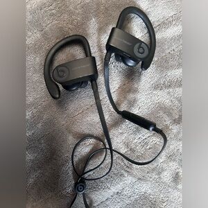 Powerbeats 3, like new barely used
